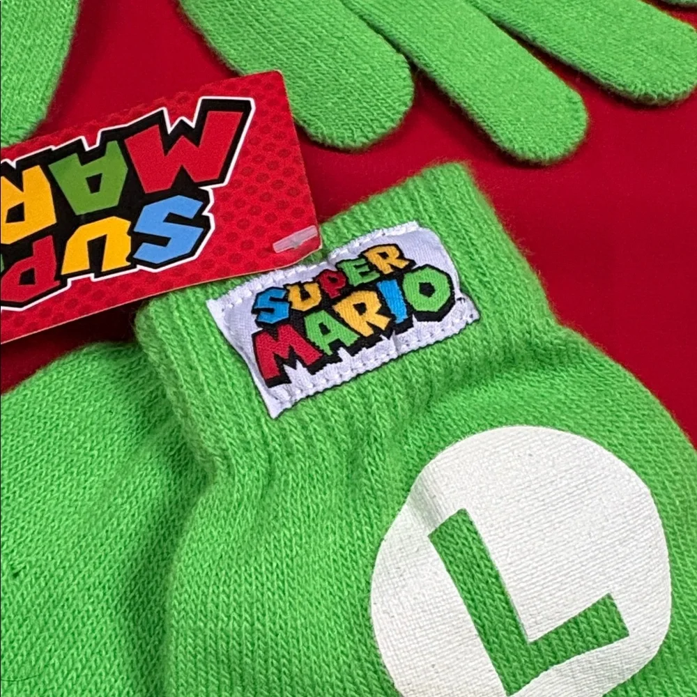 Nintendo Super Mario green Luigi gloves. NWT!